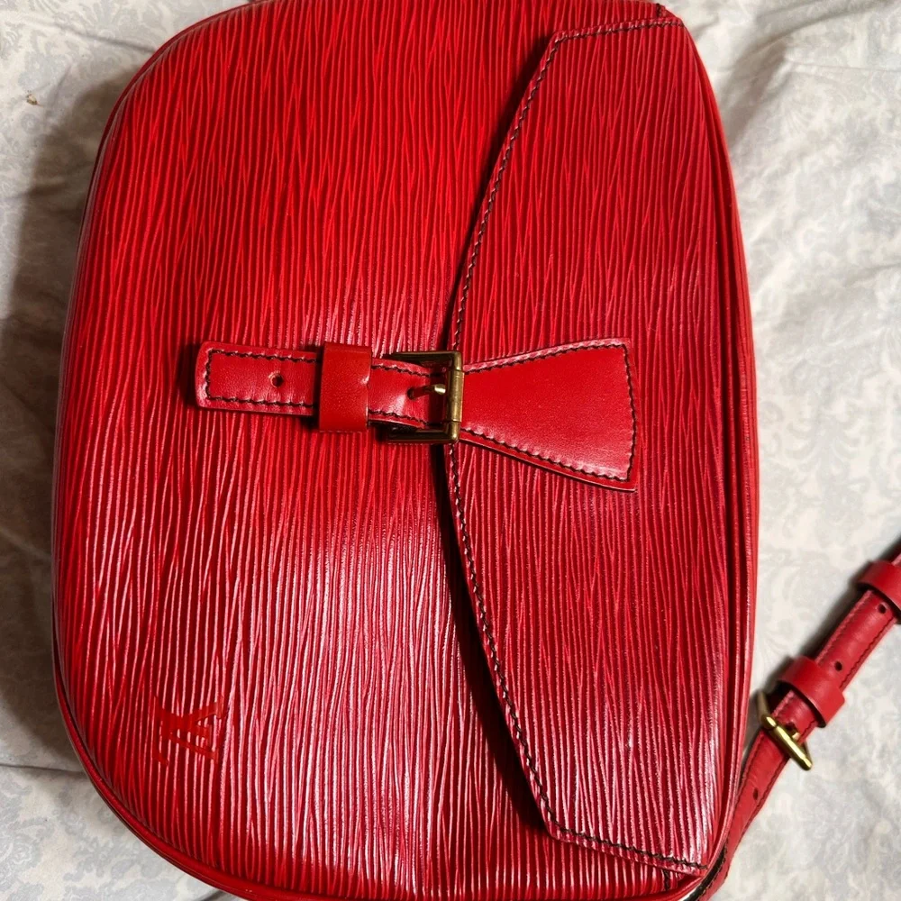 Louie Vuitton Jeune Fille Red Epi - Picture 15 of 16